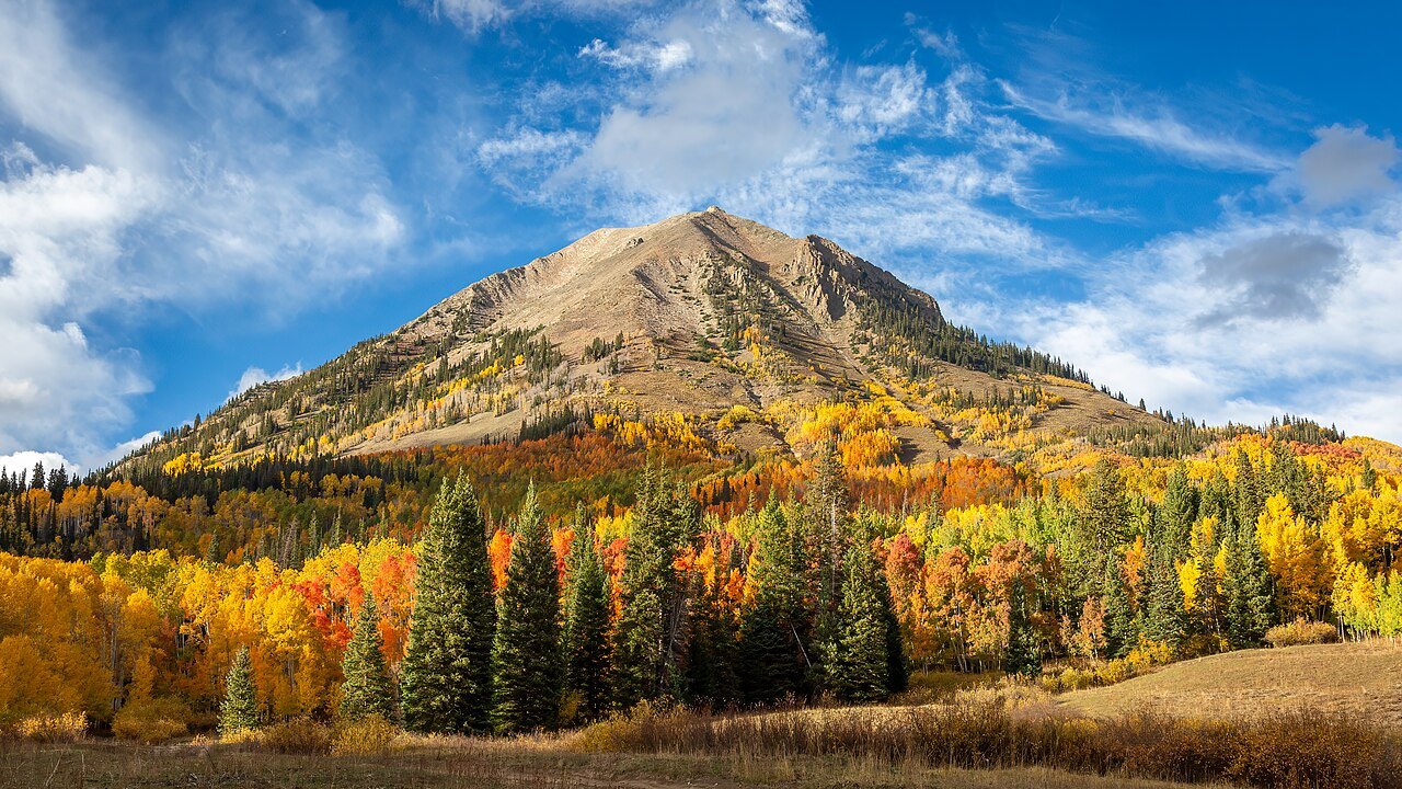 Crested Butte mountain scenery for Gunnison to Crested Butte transportation